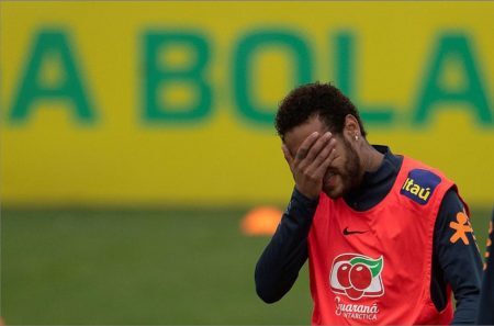 Neymar sente a pressão, sofre lesão e é afastado da Copa América