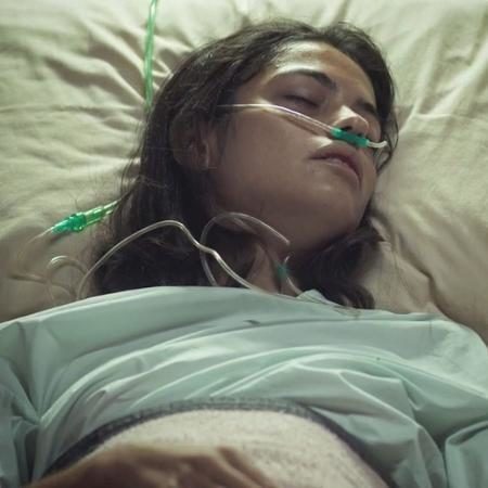 Edilene (Cynthia Senek) morreu em “A Dona do Pedaço”, por complicações de um aborto feito em uma clínica clandestina