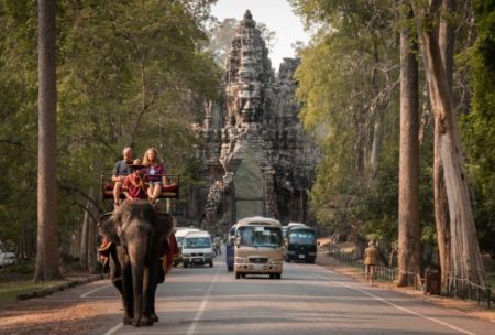 Mais de 2,5 milhões de visitantes internacionais visitam o templo de Angkor Wat a cada ano