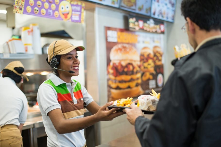 Oportunidades no Burger King: para as vagas de atendente, os candidatos devem estar cursando ou terem concluído o ensino médio