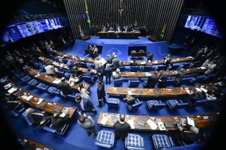 Senado derruba decreto de Bolsonaro sobre posse e porte de armas