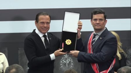 João Doria entrega a grã-cruz da Ordem do Ipiranga a Sergio Moro