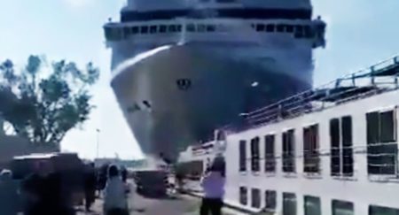 O navio MSC Opera teve falha mecânica quando tentava atracar em um terminal de passageiros em Veneza