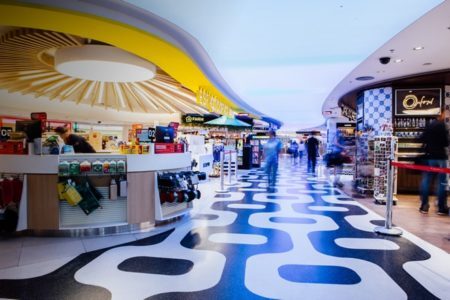 O aeroporto RIOGaleão conta com cerca de 300 lojas