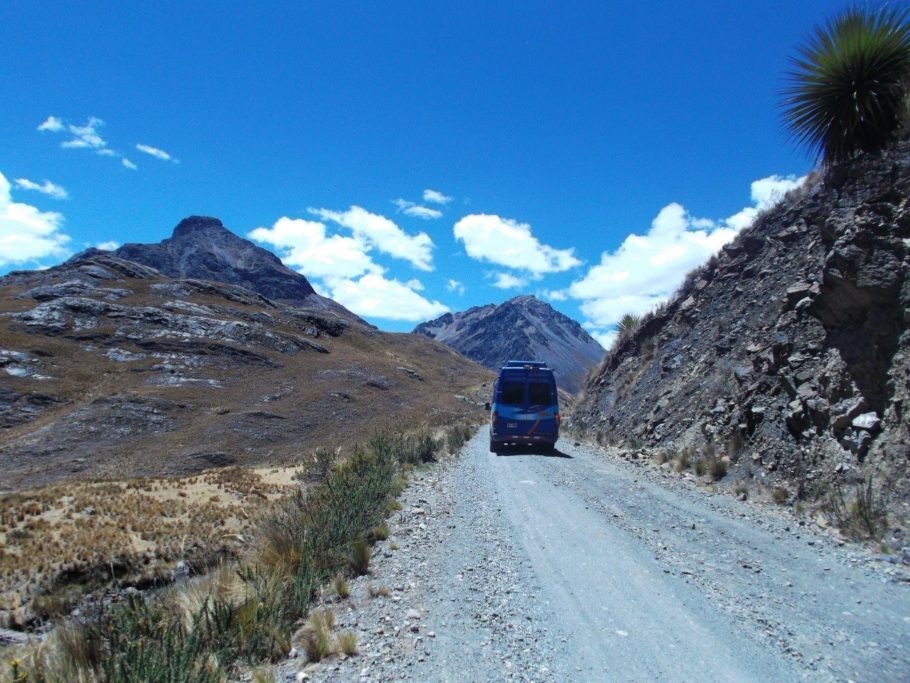 Estrada que leva até o Glaciar Pastoruri