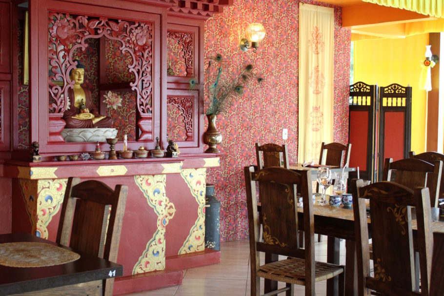 Interior do Espaço Tibet, restaurante em Três Coroas, no Rio Grande do Sul