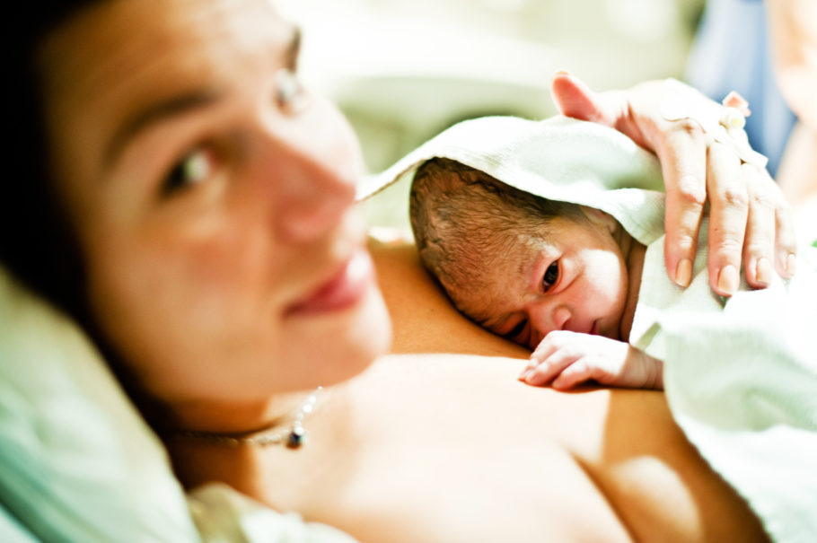O leite materno fornece proteínas e calorias necessárias para a elevar imunidade dos bebês