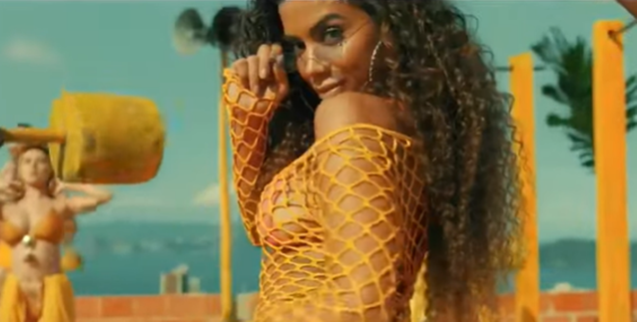 Anitta aparece em mais uma parceria; ouça Africanitta