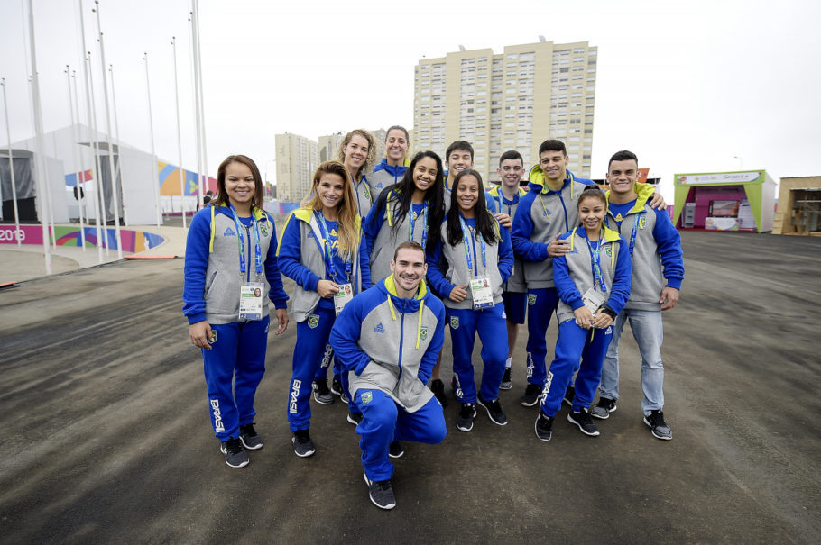 Primeiros atletas brasileiros chegam à Vila dos Jogos Pan-Americanos em Lima