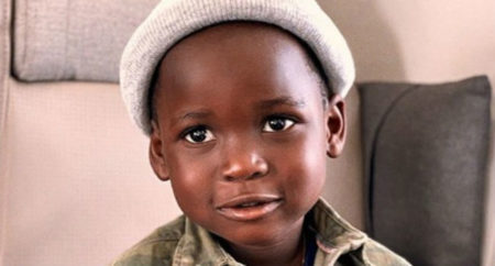 Bless tem 4 anos de idade e nasceu no Malaui, terra da irmã, Titi