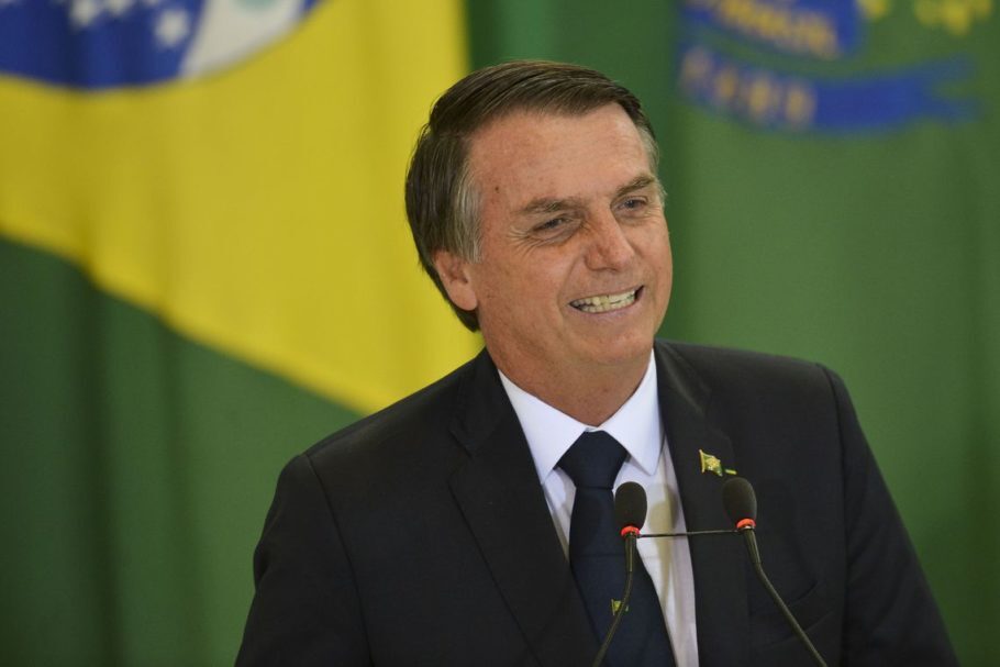 “Você pode divulgar os dados, mas tem que passar pelas autoridades”, disse Bolsonaro