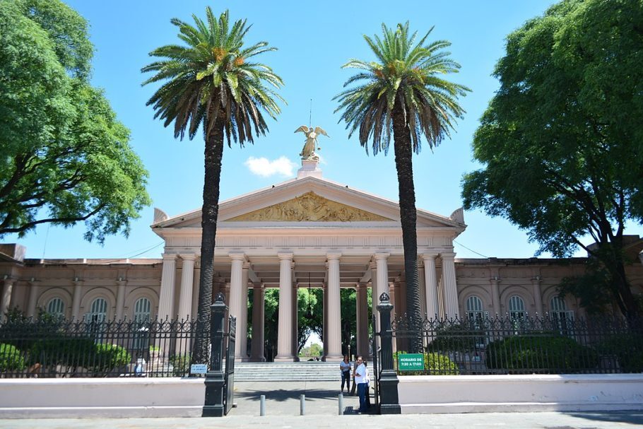  Fachada do cemitério de La Chacarita, que data de 1888