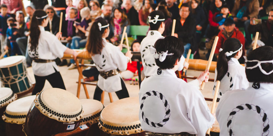Entre as atrações do esão apresentações de grupos de taikô (tambor), mostrando um pouco da cultura japonesa