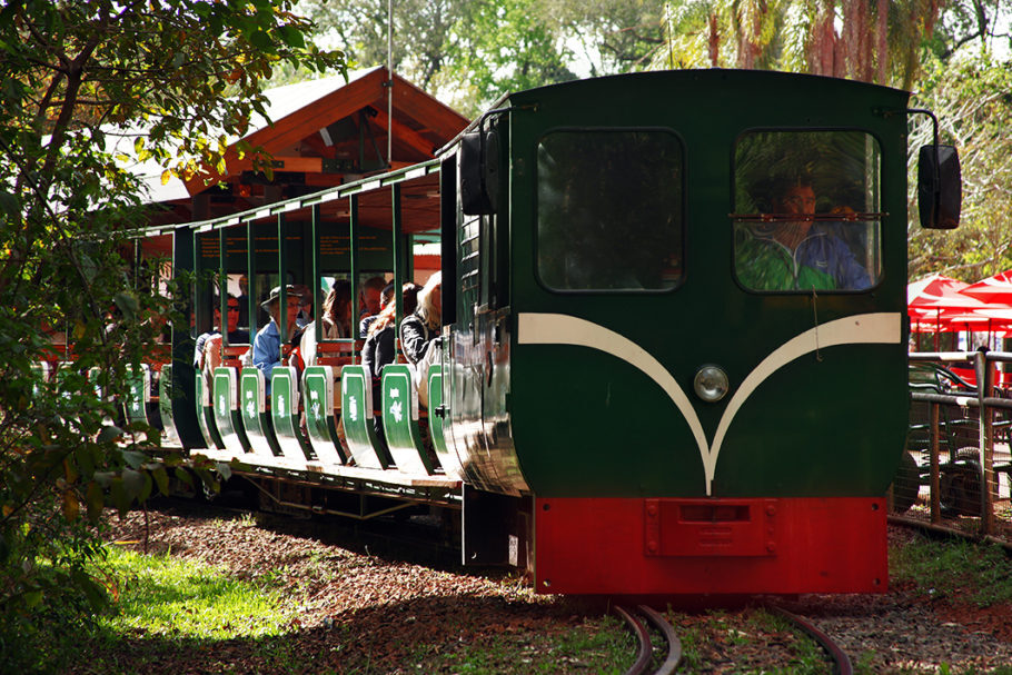 O Trem Ecológico é uma das opções de locomoção no Parque Nacional Iguazú
