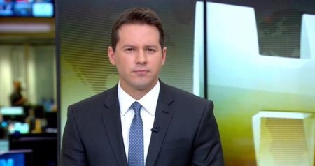 Dony De Nuccio fatura R$ R$ 7 milhões fora da Globo e quebra um dos princípios editoriais da emissora