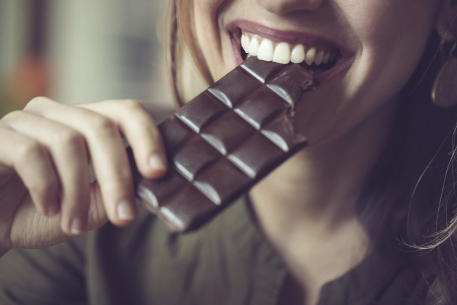 A empresa paga o equivalente a R$ 50 por hora para comer chocolate por 12 horas semanais