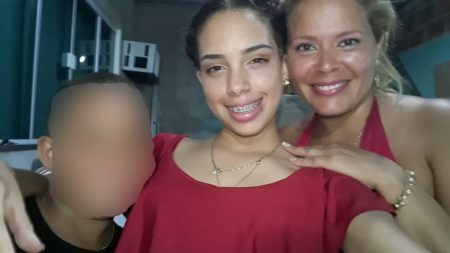 Mãe e filha de uma mesma família morrem após serem baleadas dentro de casa