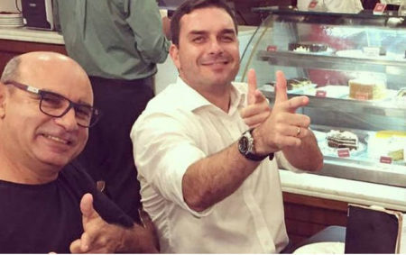 Queiroz é ex-motorista e ex-segurança do hoje senador Flávio Bolsonaro