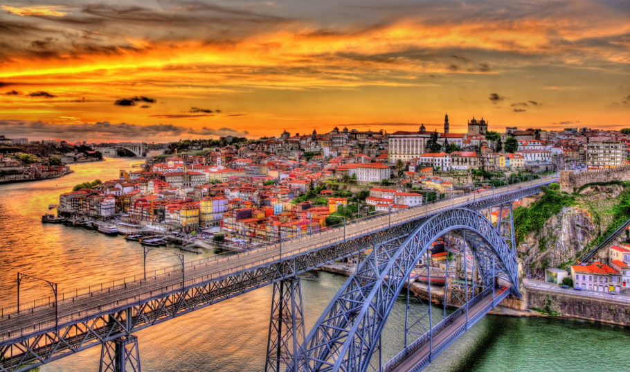Vista da ponte Dom Luis, na cidade do Porto, em Portugal