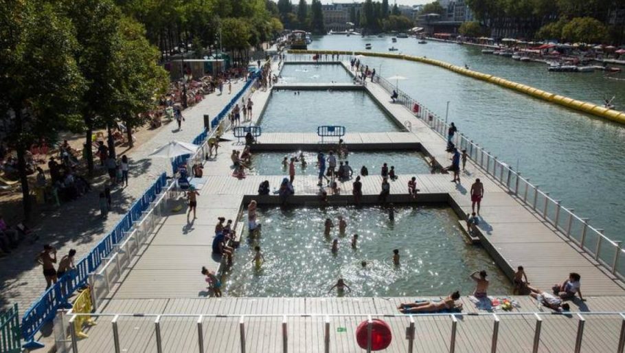 As piscinas criadas na bacia de La Villette, no leste de Paris
