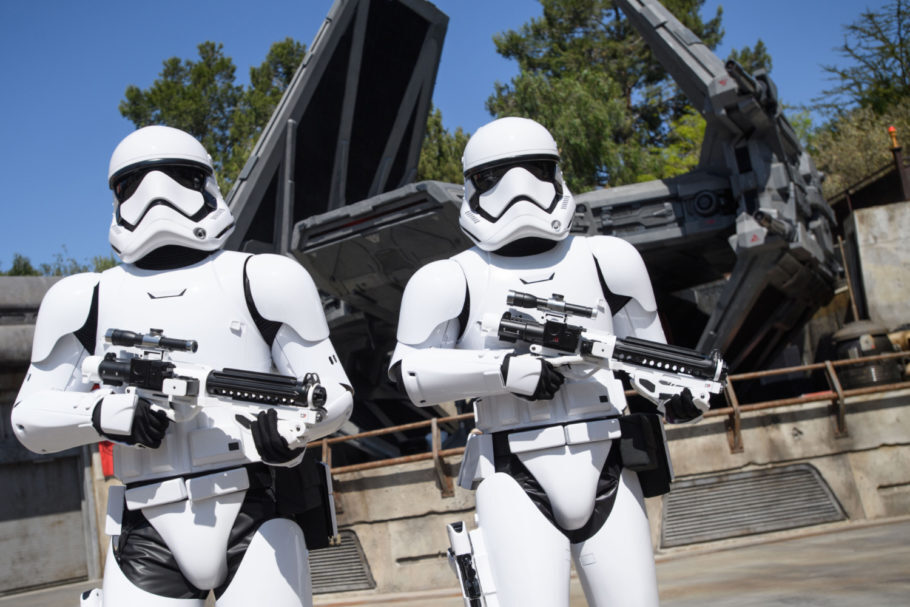 Stormtroopers patrulham a área e esta pode ser a melhor chance para uma selfie das galáxias