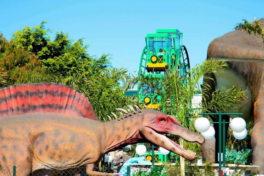 O parque de diversões com temática de dinossauros, T-Rex Park está com uma programação e descontos especiais no mês do Halloween