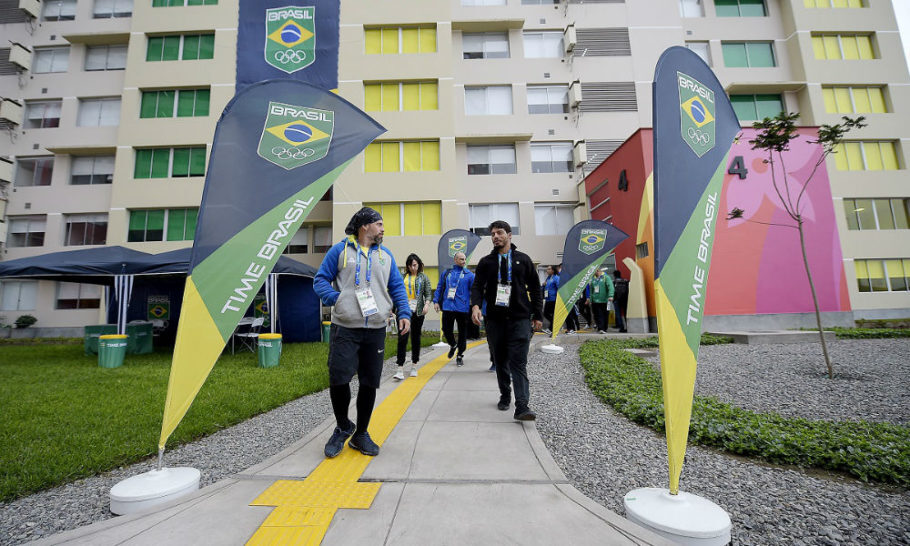 Atletas brasileiros na Vila do Pan de Lima
