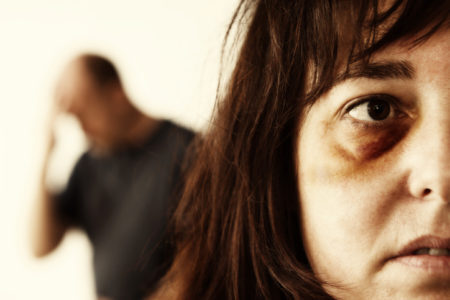 A medida protetiva, baseada na Leia Maria da Penha, busca proteger as vítimas de violência doméstica