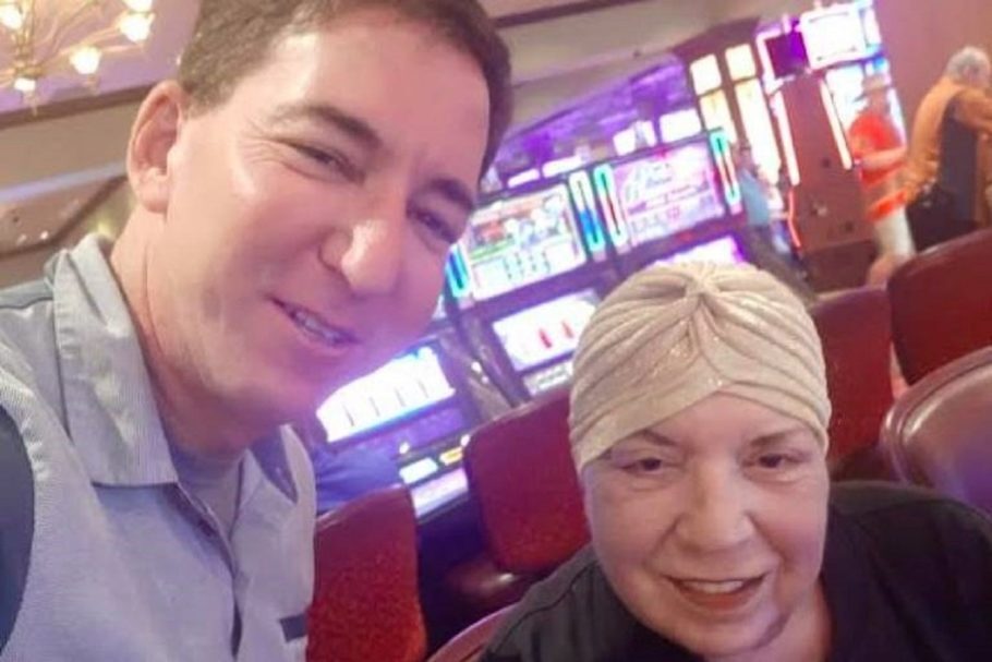 Com câncer, mãe de Glenn Greenwald é atacada nas redes sociais