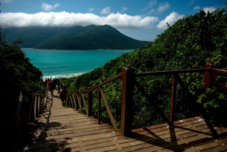 Escadaria que dá acesso ao Pontal do Atalaia, em Arraial do Cabo