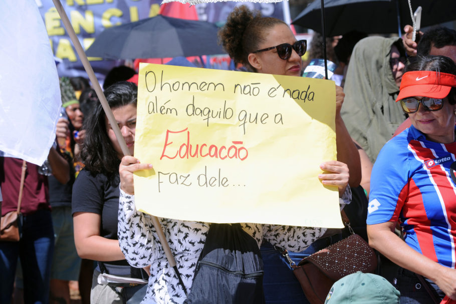 Esta é a terceira vez que estudantes e professores saíram às ruas pela Educação