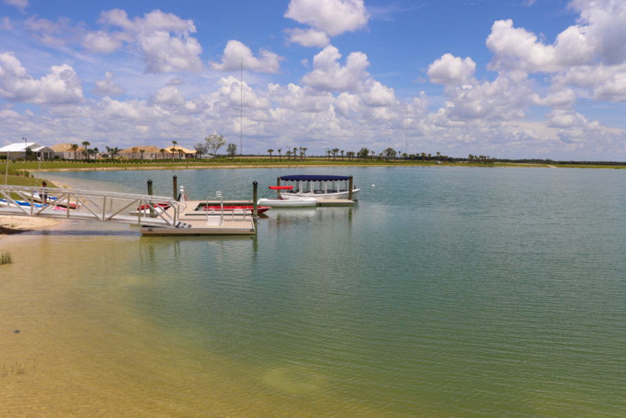 Lagoa em Babcock permite esportes náuticos e incentiva o contato com a natureza