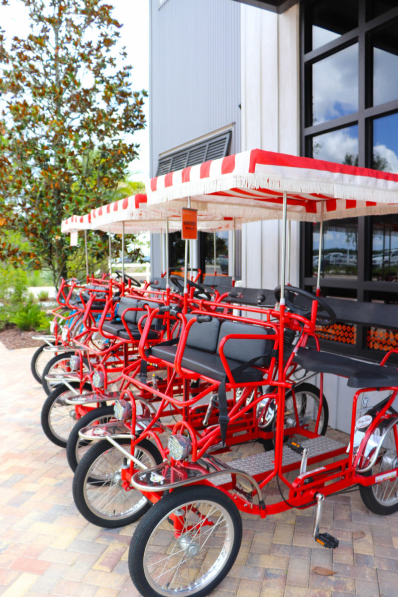 Bikes ficam nos espaços públicos para incentivar o transporte sem carros