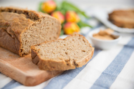 Bolo com casca de banana: para aproveitar tudo da fruta