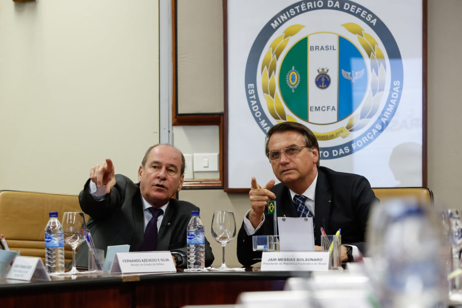 Bolsonaro durante reunião com Ministro da Defesa e Comandantes das Forças Armadas