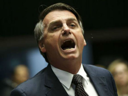 Bolsonaro rebate críticas a frase sobre cocô e sugere outro presidente