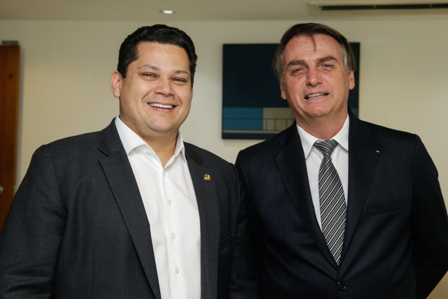 O presidente Jair Bolsonaro durante encontro com Davi Alcolumbre, presidente do Senado Federal