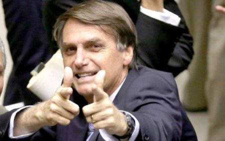 Reportagem esmigalha com documentos a imagem que os Bolsonaros cultivam de zelosos com o dinheiro público