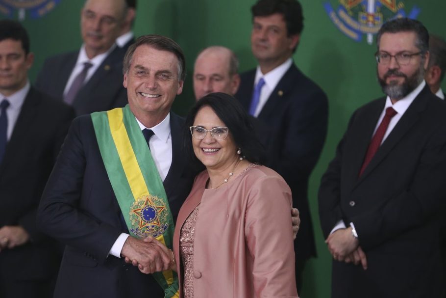 O presidente Jair Bolsonaro e a ministra da Mulher, Família e Direitos Humanos, Damares Alves
