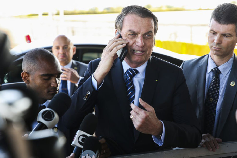 O presidente Jair Bolsonaro, ao sair do Palácio da Alvorada