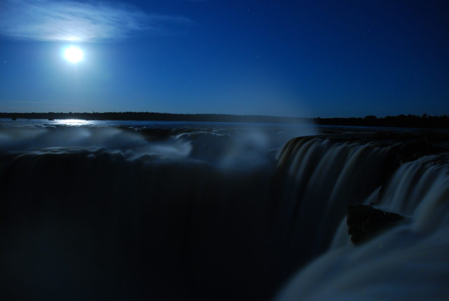 De forma exclusiva, o lado argentino Parque Nacional do Iguaçu promove passeio sob à luz da lua cheia