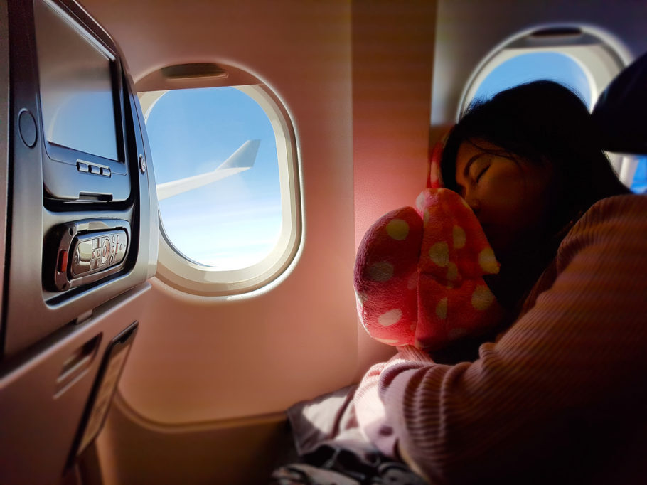 Dicas úteis para você dormir melhor no avião