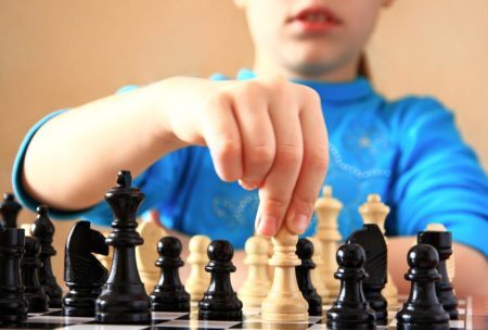 Xadrez é conhecido por desenvolver a criatividade, concentração e pode ajudar a memorização e aprendizagem