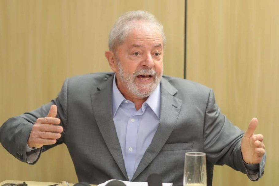 O ex-presidente Lula está preso pelo caso do triplex em Guarujá (SP)