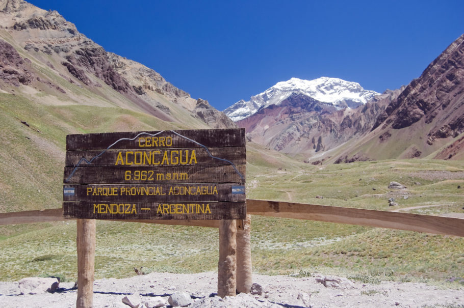 O monte Aconcagua é o pico mais alto das Américas, com 6.962 m de altitude