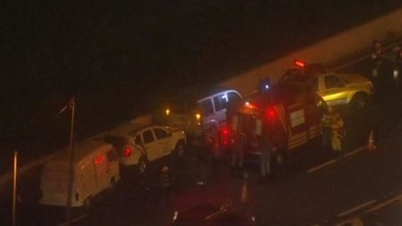 Repórteres de SBT e Record quase são atropelados em cobertura de acidente em SP