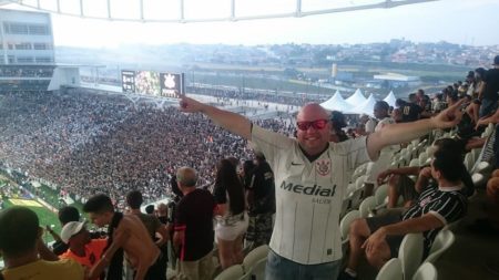 Corinthiano Rogério Lemos é preso em estádio por se manifestar contra Bolsonaro