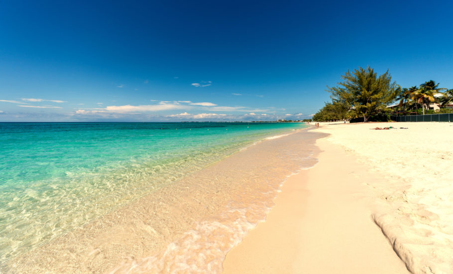 Uma das praias das Ilhas Cayman
