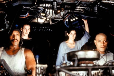 Anthony Ray Parker, Keanu Reeves, Carrie-Anne Moss e Laurence Fishburne em “Matrix”- 1999.