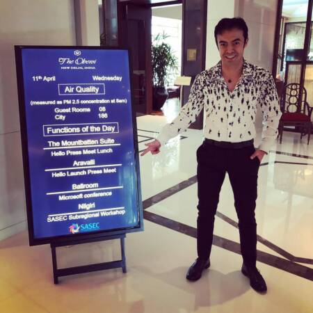 Esse é o Sr. Orkut, criador da rede social mais amada nos anos 2000